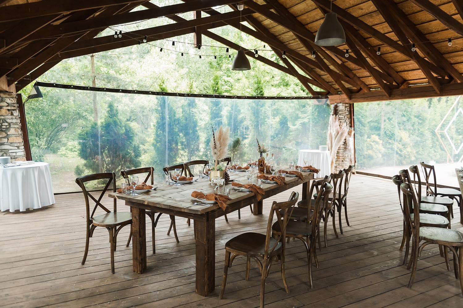 Деревянные столы