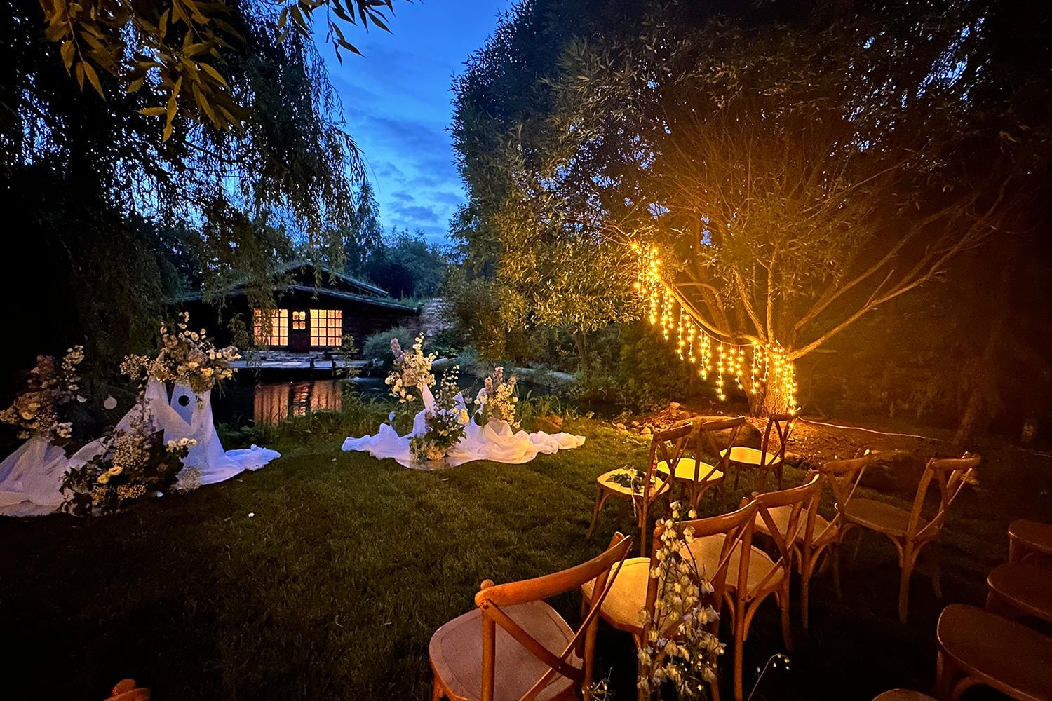 Зона церемоний ночью