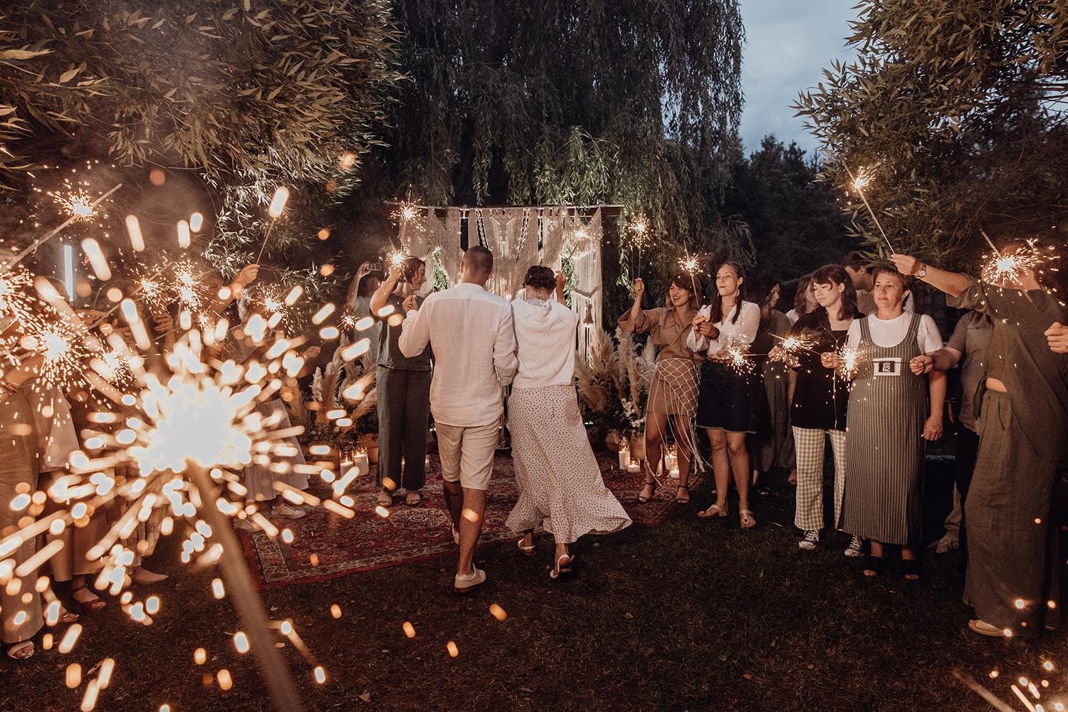 Зона церемоний с бенгальскими огнями