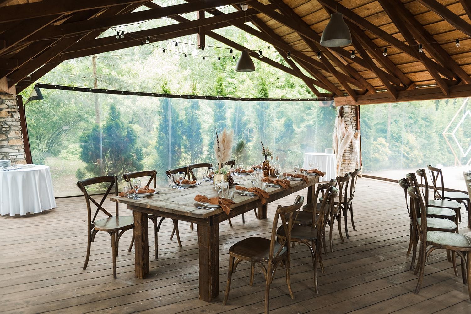 Деревянные столы